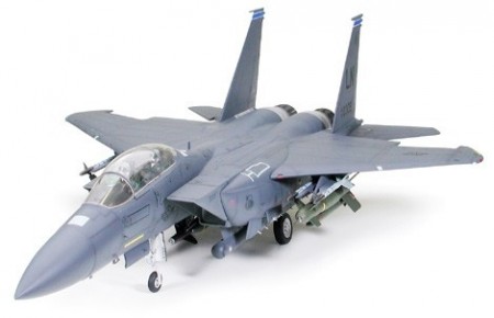 Tamiya 1:32 - Boeing F-15E Strike Eagle w/Bunker Buster (60312)